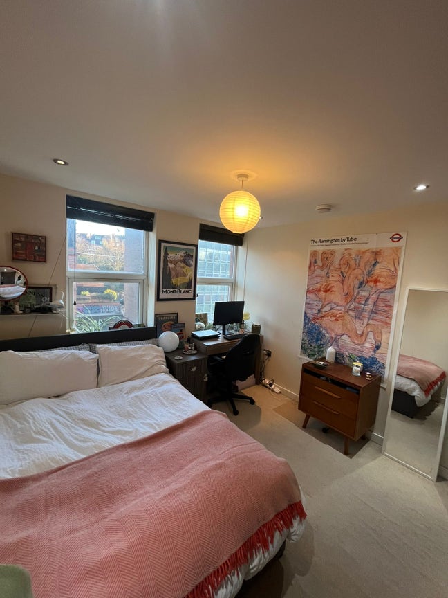 Bright double room in NW3 Zone 2 – <1 min to Finch Main Photo