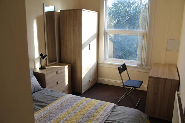 Room Available in Stoke - Professional Household. Main Photo