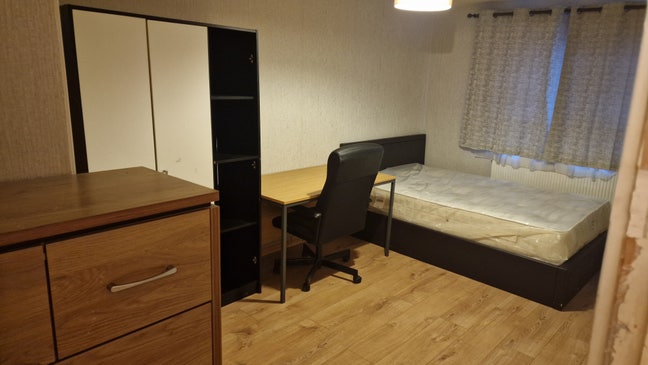 Double room nr Sutton High st Main Photo