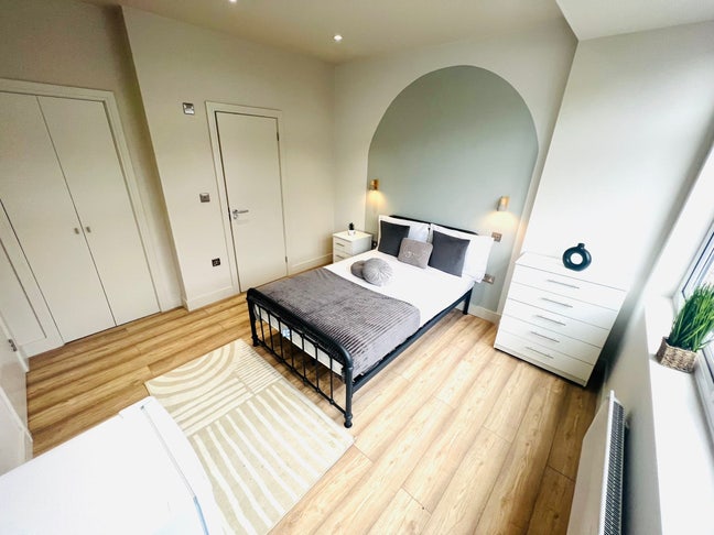 ✨🔥 Price Reduced – En-Suites to Let in Mitcham  Main Photo