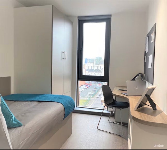 Ensuite- Near Ulster University,Belfast,Immediate  Main Photo