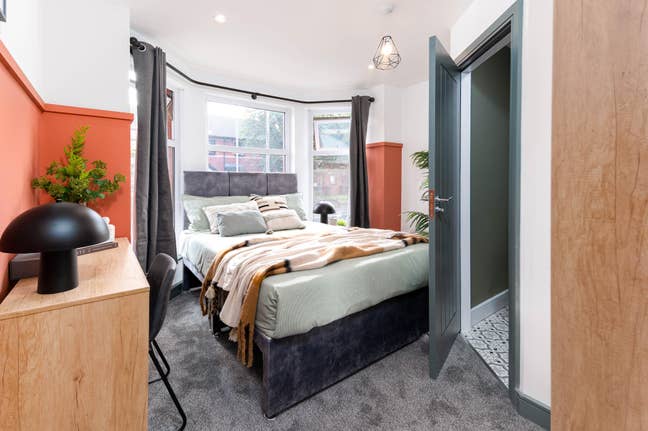 Brand New Ensuite | Manchester |  Bills Inc  Main Photo