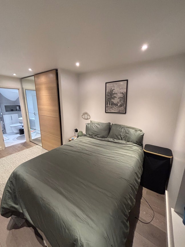 En-suite double room in a lovely Maisonette in Isñ Main Photo