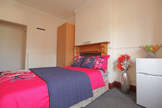 Move-In Special: Double Room, &pound;100 OFF ON 1ST MONT Main Photo