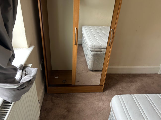 A spare room available in erith Main Photo