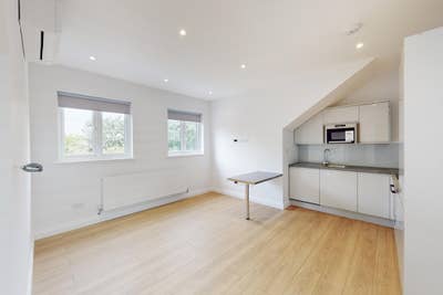 Beautiful flat - one bedrooms NW4 Modern  Main Photo