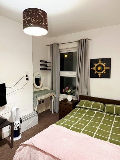 Cozy Double Bedroom in Greenwich Area. Main Photo