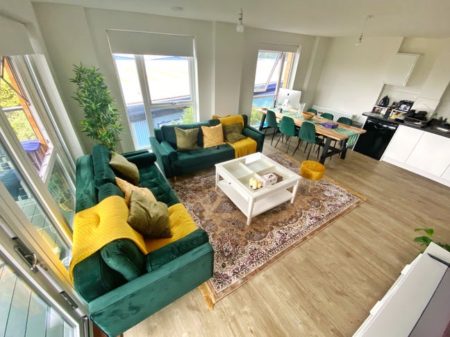 Furnished Double Room in Newly Developed Apartment Main Photo