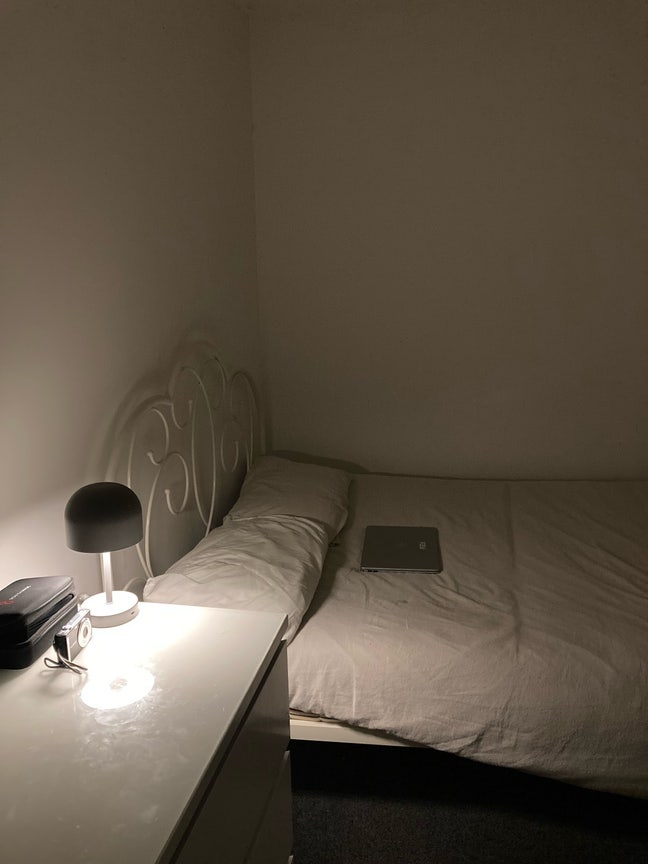 Spare room in a 3 bedroom house  Main Photo