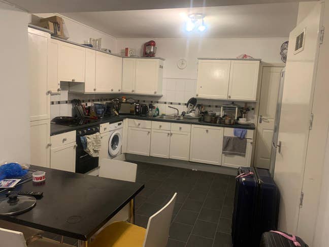 Modern Room Near Reading Station Main Photo