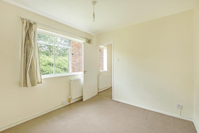 Furnished Double Bedroom In Quiet Area  Main Photo