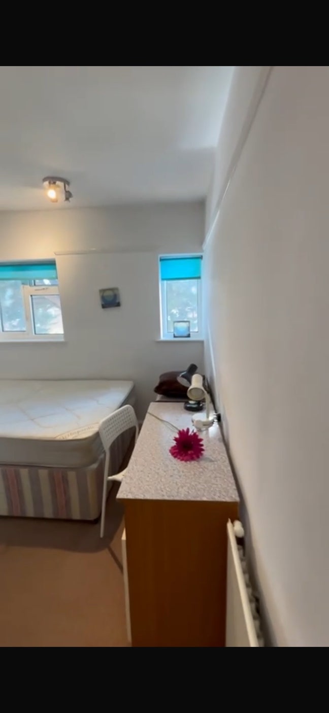 Room Available in a friendly shared house- Oxford  Main Photo