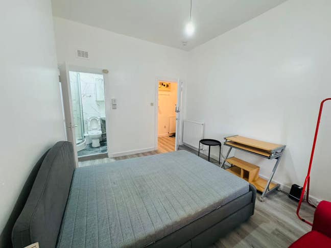 Flat shared for male Main Photo