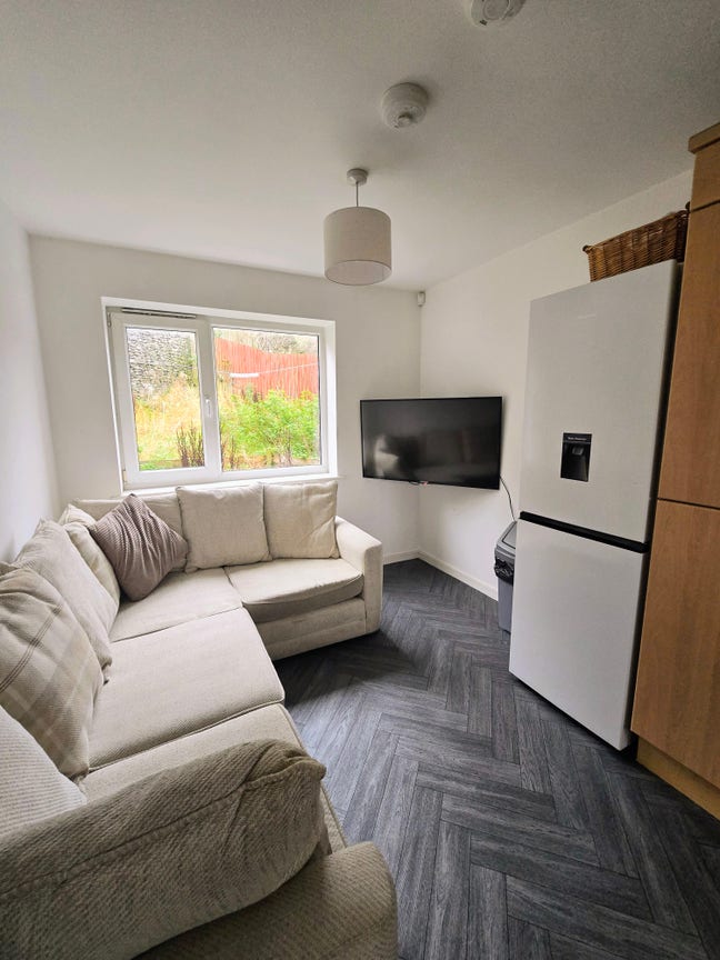 All Bills Included, Weekly Cleaner Included  Main Photo