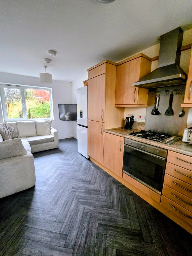 All Bills Included, Weekly Cleaner Included  Main Photo