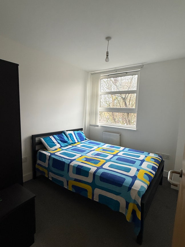 Looking for flatmate to share a lovely flat  Main Photo