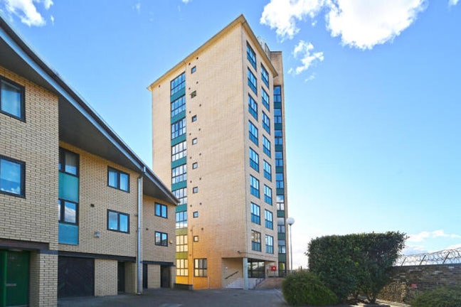 En Suite in Riverside Court E14  Main Photo