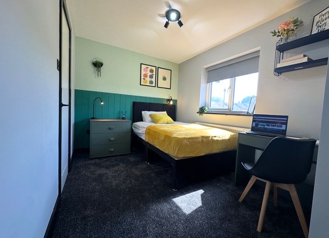 Ensuite Double Rooms | Tastefully furnished Main Photo