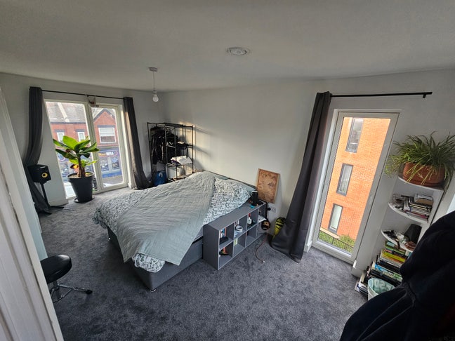 Large ensuite double bed room with balcony Main Photo