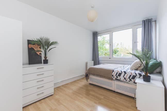 Spacious and Bright Room in Roehampton / 2 Bath Main Photo