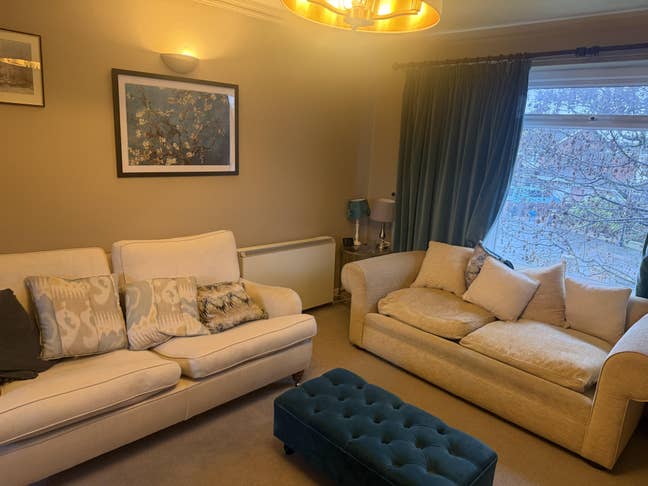 Medium room available in a 2 bedroom flat in Bridg Main Photo