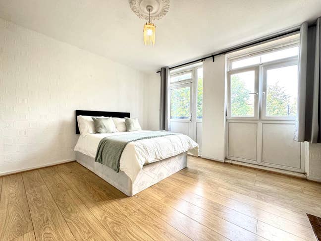 🔥Zone 2 /Canary Wharf- Double Room + Balcony🔥 Main Photo