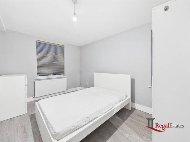 Modern Double Room Located in Willesden Green Main Photo