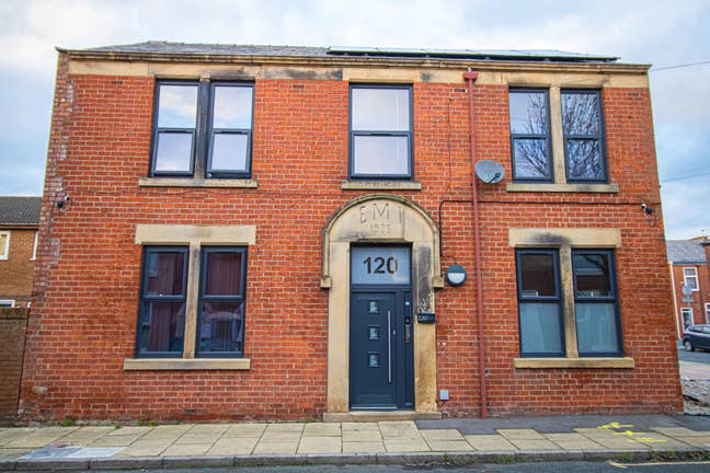 Spacious Double Room to Let on Villiers Street! Main Photo