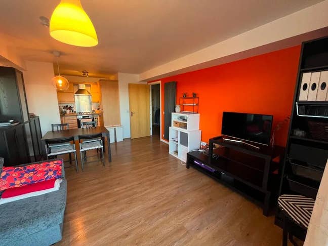 Stunning Flat in Leith - 2 Bedrooms/2 Bathrooms Main Photo