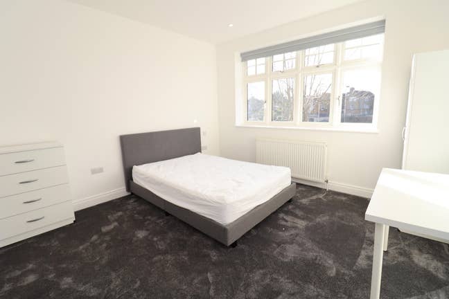 Bush Hill Room+Ensuite for-5 Min Walk from Station Main Photo