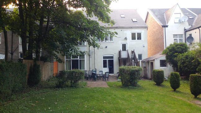 Ensuite in professional sociable house Main Photo