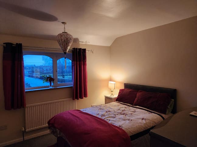 Large warm double room to let, short term in NR7 Main Photo