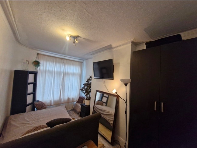 Double Room Bills included / sw london Main Photo