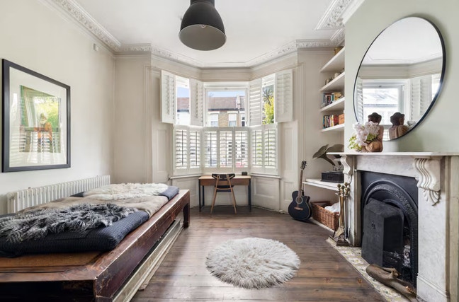 Bright Double Room in Calm, LGBTQ+-Friendly Home Main Photo