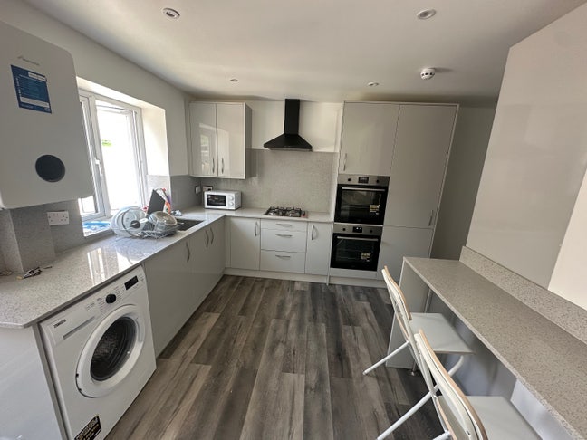 Double en-suite room available Main Photo