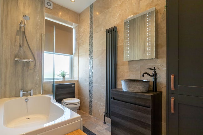 Luxury Contractor Cottage - Free off Road Parking Main Photo