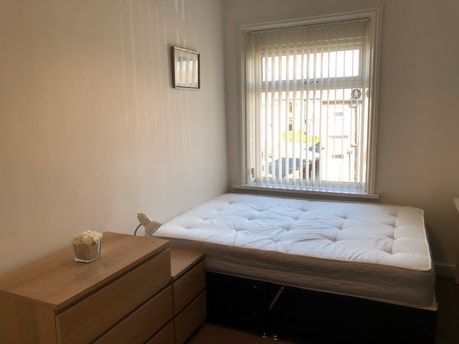 Two Modern Double Rooms with on Street Parking  Main Photo