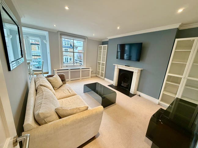 Beautiful 3-Bedroom Flat in the Heart of Kensingto Main Photo