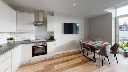 3 Rooms in 6 Bed student house to rent! Main Photo