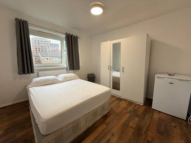 Modern Spacious Double Bedroom in Bromley-By-Bow Main Photo