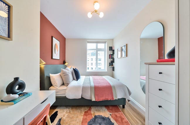 Large and Modern En-suite  Main Photo