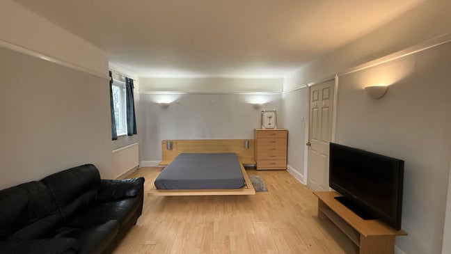 Grand Double, Bills, Parking & Broadband Included Main Photo