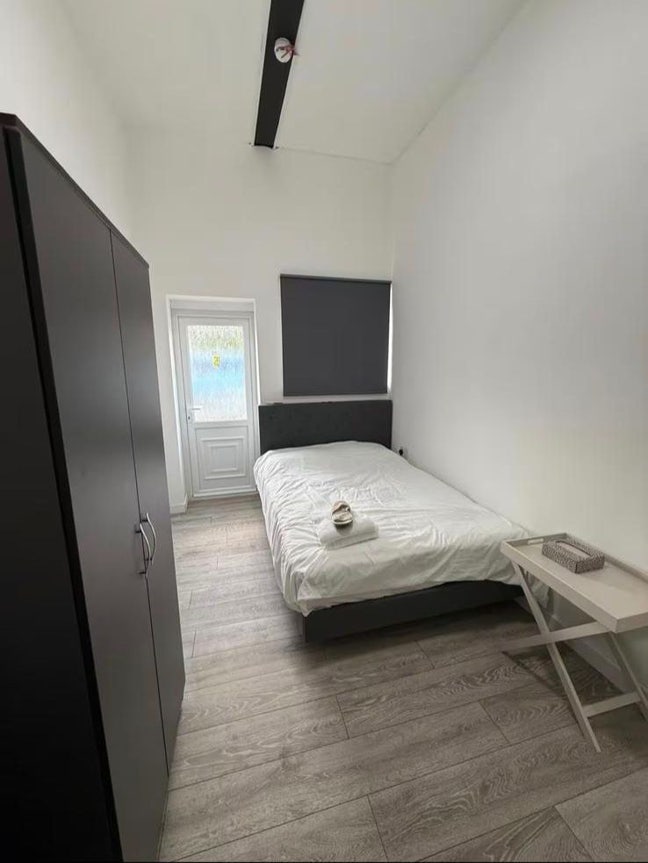 Studio Flat in  Edgware (HA8) Main Photo