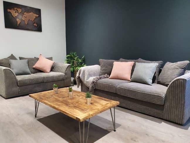 1 Double Room for a Great Price in L6! Main Photo