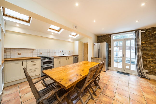 Room available ASAP in Clapham house with garden Main Photo