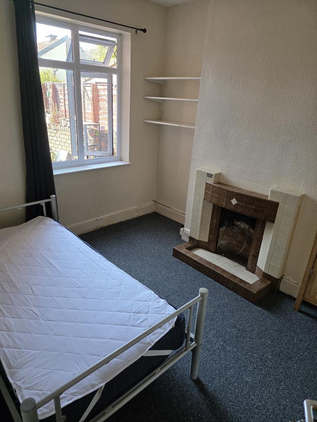 Clean room to let in redfield  Main Photo