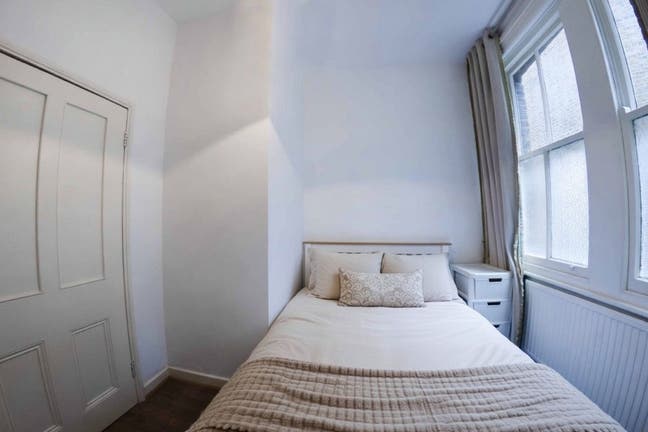 Spacious Double Room in Great Location! Main Photo