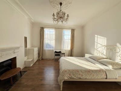 2  Spacious Double Rooms in Great Location! Main Photo