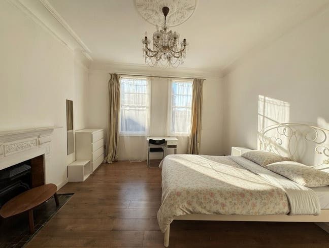 2  Spacious Double Rooms in Great Location! Main Photo