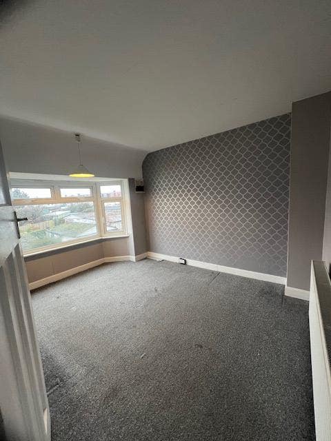 🏡 Stunning 4-Bedroom House with Garden  Main Photo